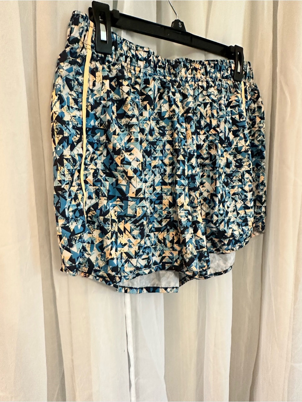 Xersion Black Abstract Design Shorts lined athletic shorts